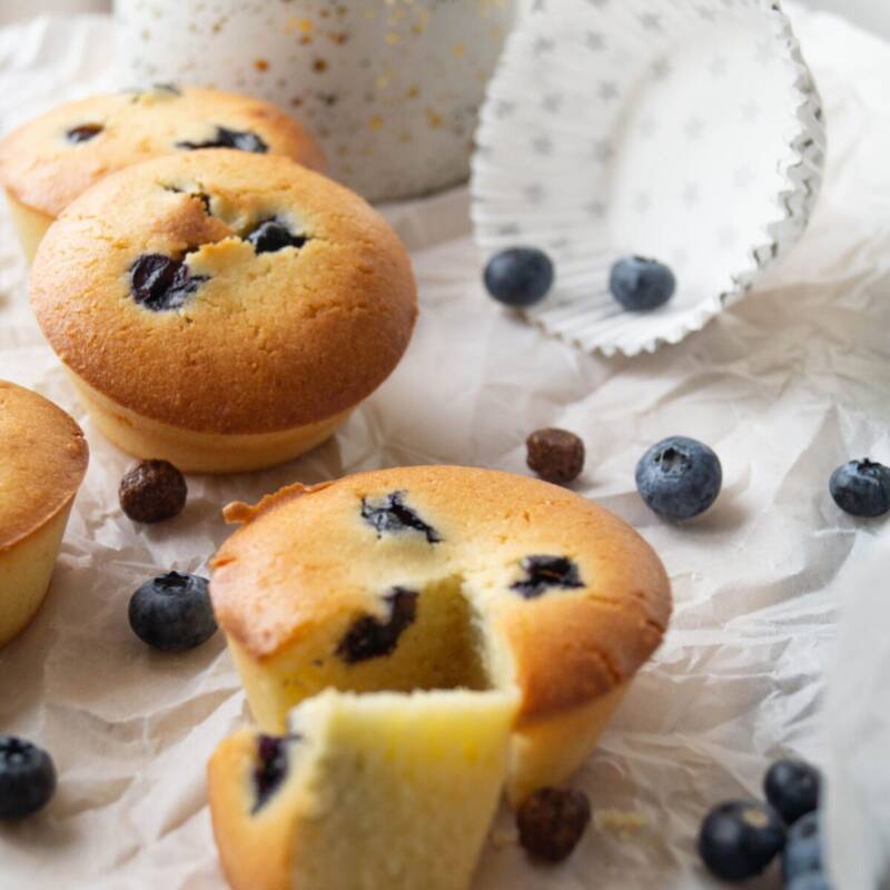Best Blueberry Muffins Recipe (Bakery-Style, Easy)