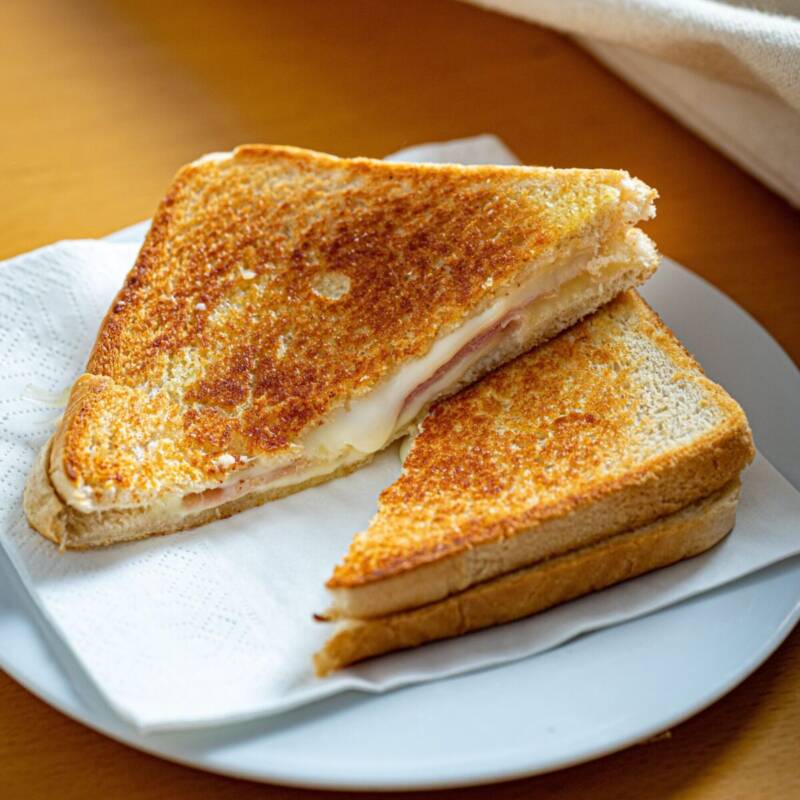 Classic Grilled Cheese Sandwich Recipe (Ready in 10 Min)